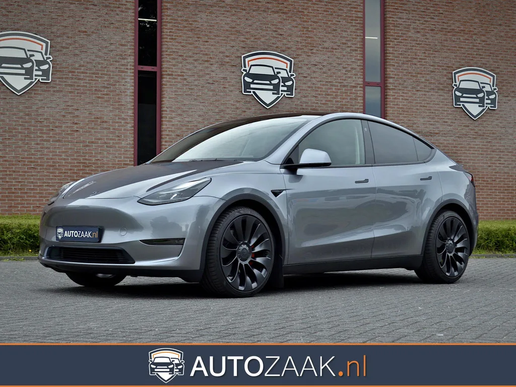 Tesla Model Y (2023) — foto 1