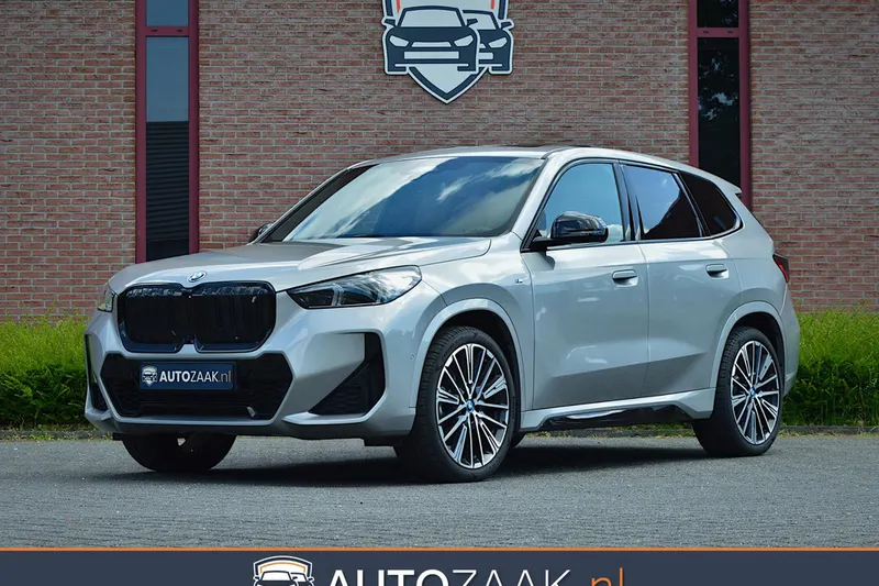 BMW iX1 (2023)