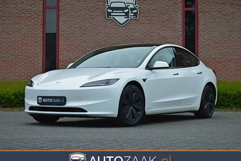 Tesla Model 3 (2024)