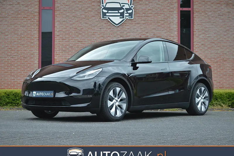 Tesla Model Y (2022)