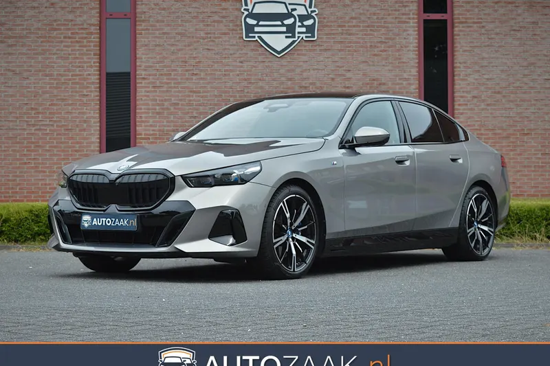 BMW i5 (2023)