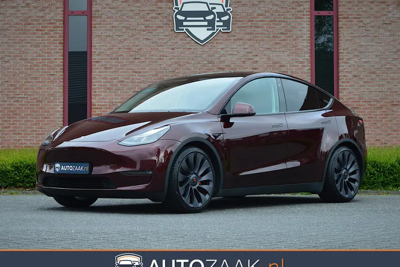 Tesla Model Y (2023)
