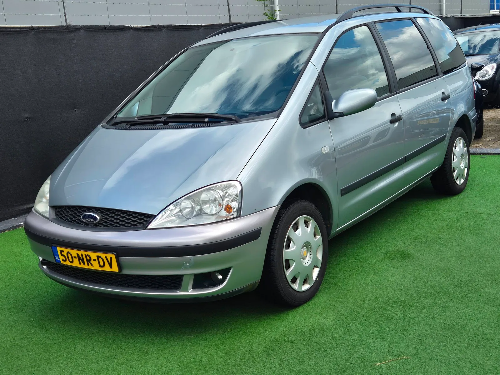 Ford Galaxy (2004) — foto 1