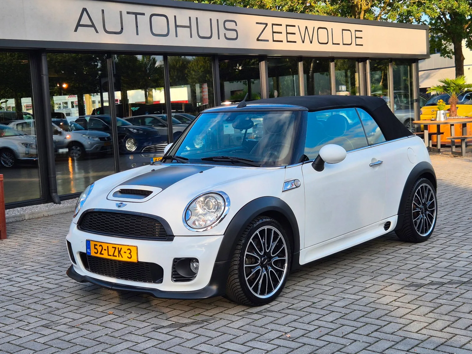 MINI Cabrio (2010) — foto 1