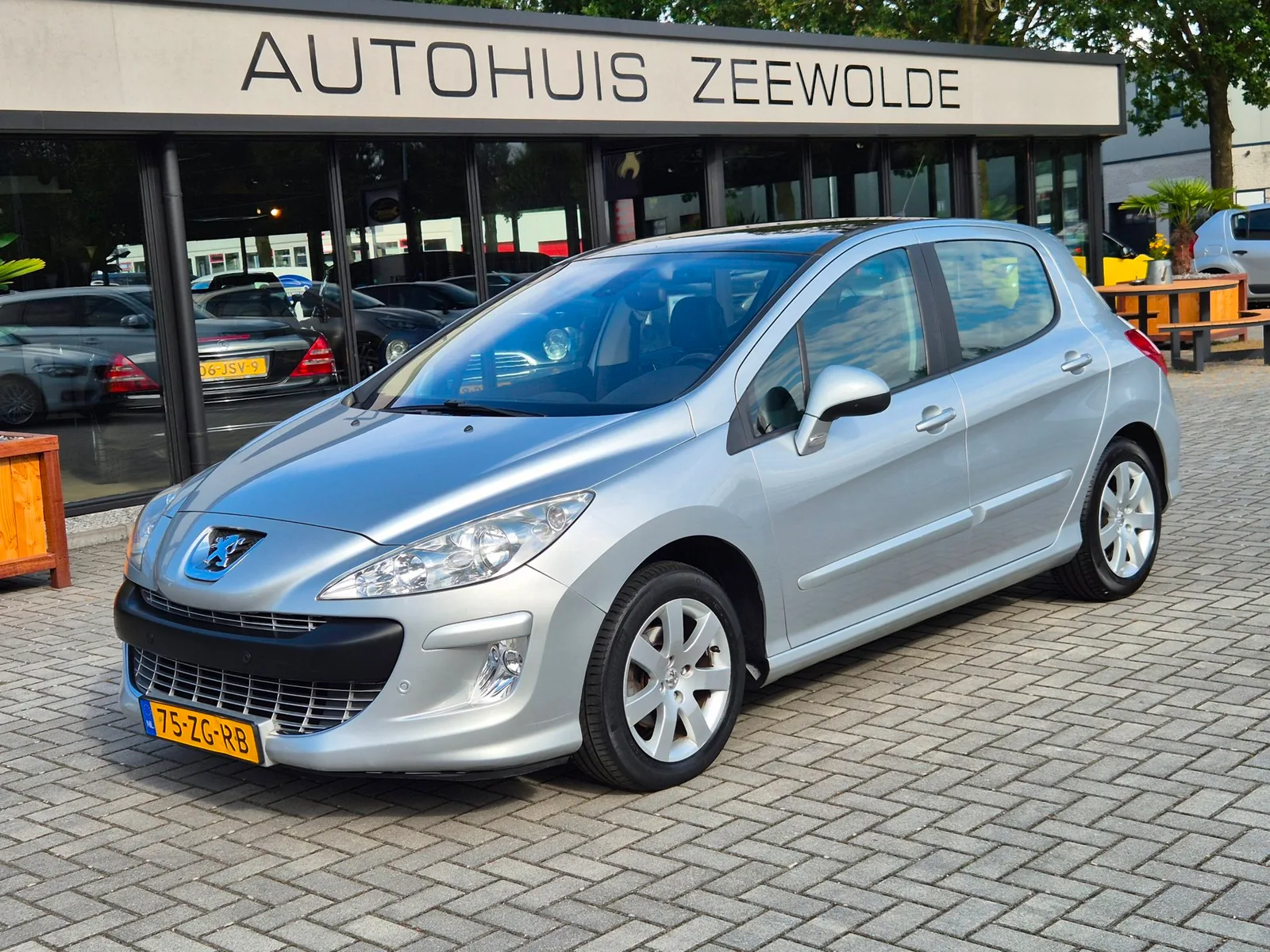 Peugeot 308 (2008) — foto 1