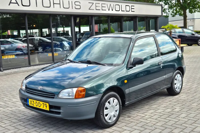 Toyota Starlet (1999)