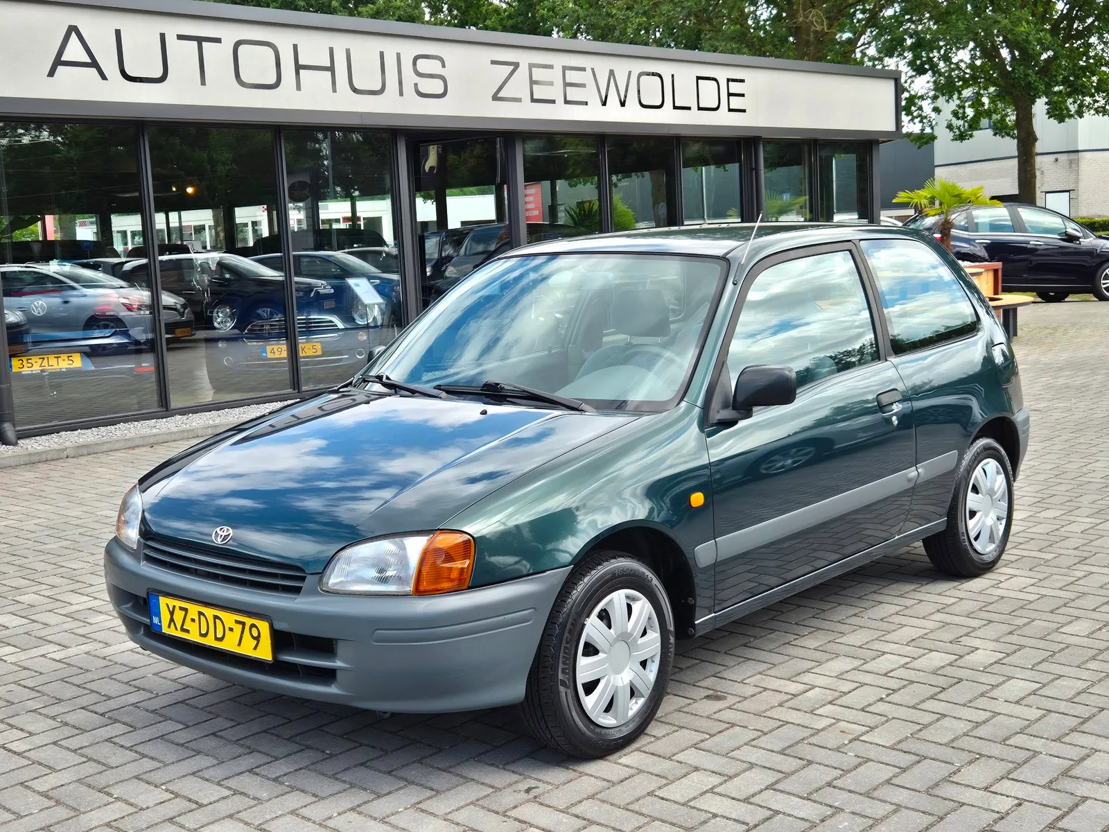 Toyota Starlet (1999) — foto 1
