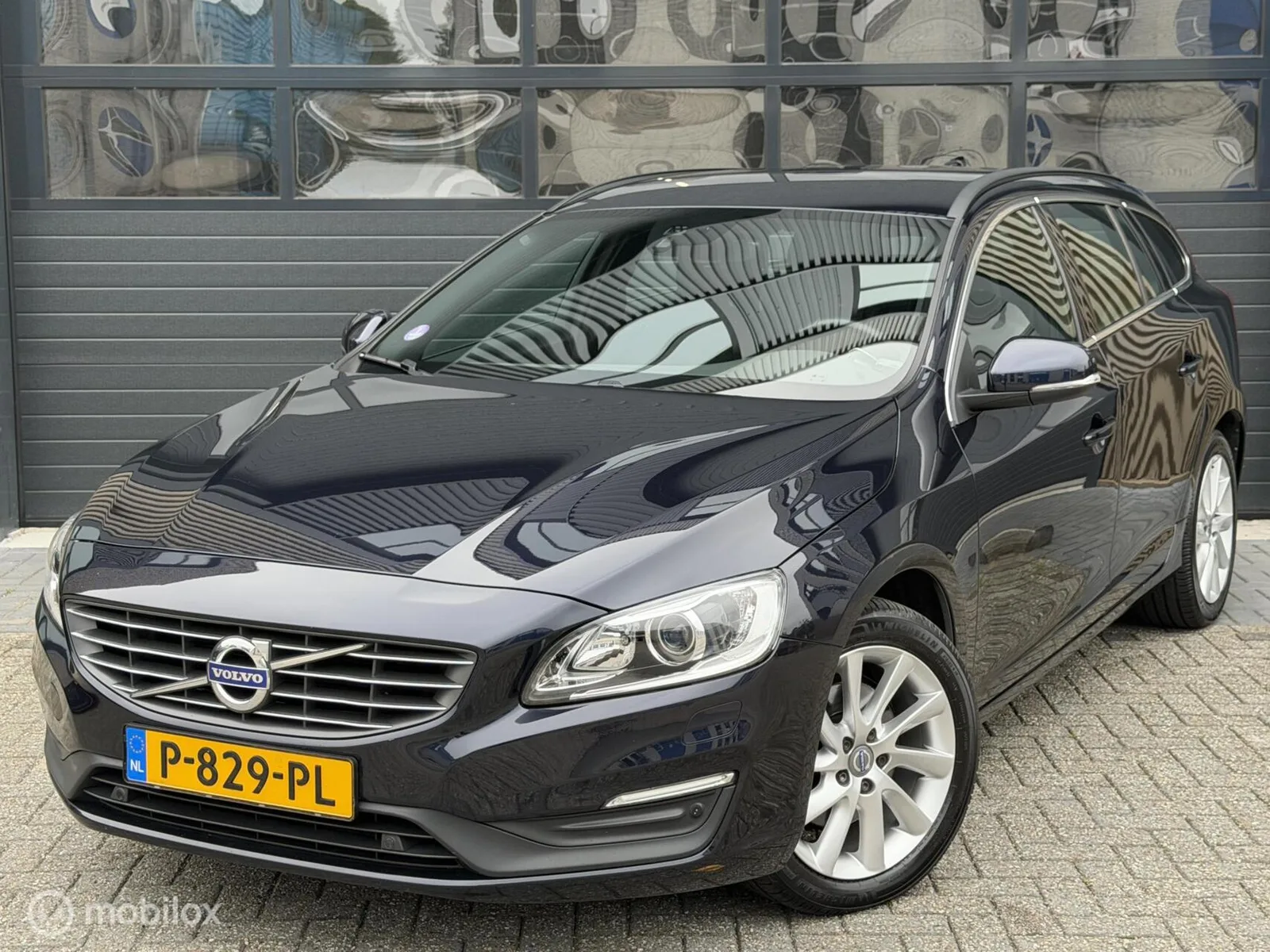 Volvo V60 (2015) — foto 1