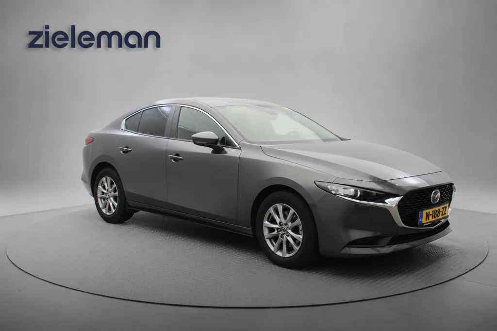 Mazda 3 (2022) — foto 1