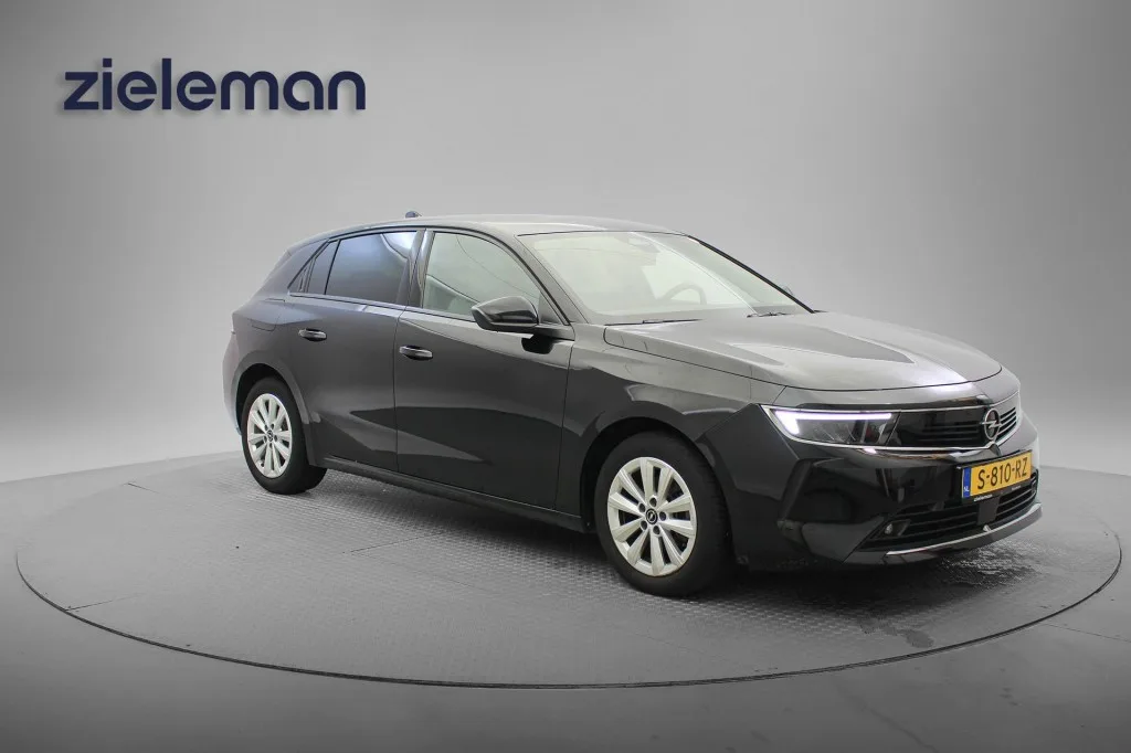Opel Astra (2023) — foto 1