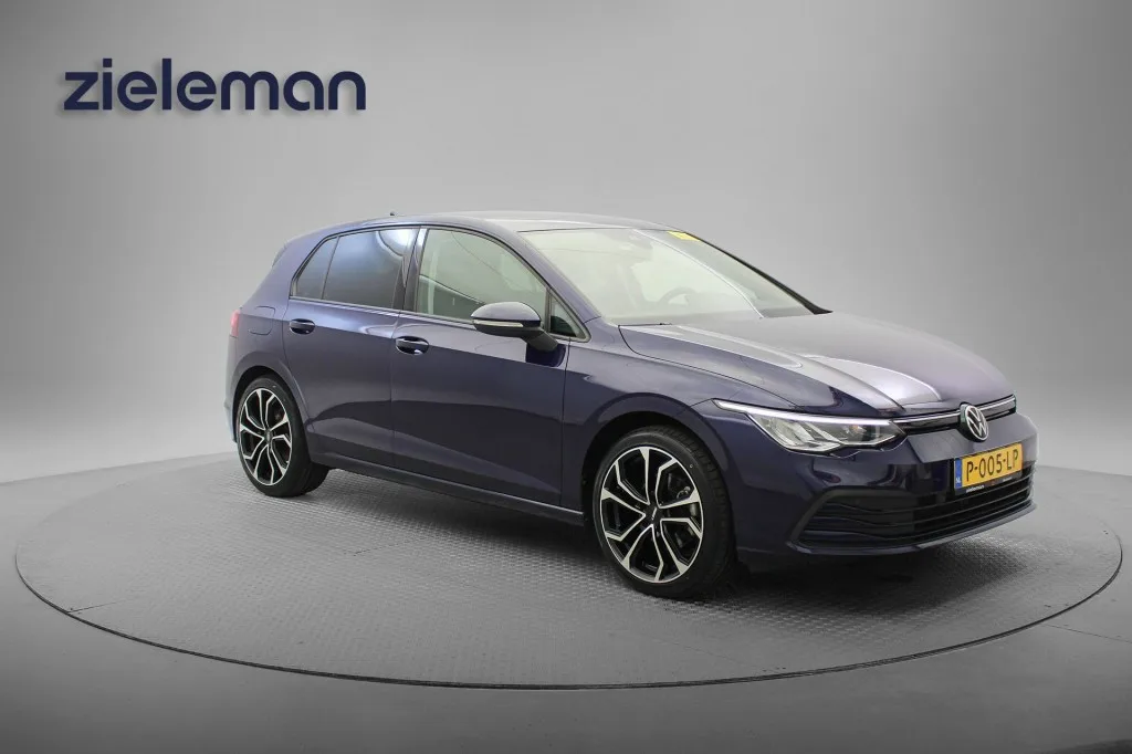 Volkswagen Golf (2022) — foto 1
