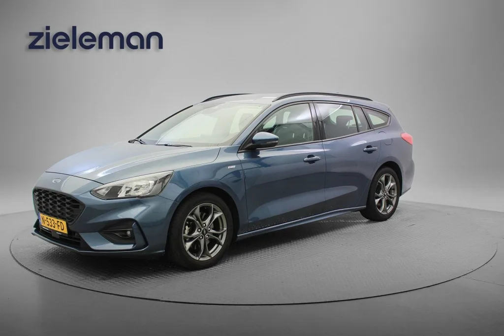 Ford Focus (2021) — foto 1
