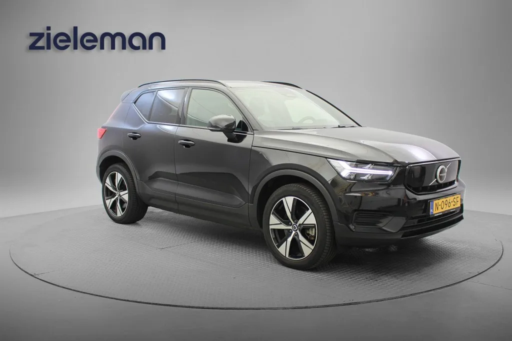 Volvo XC40 (2021) — foto 1