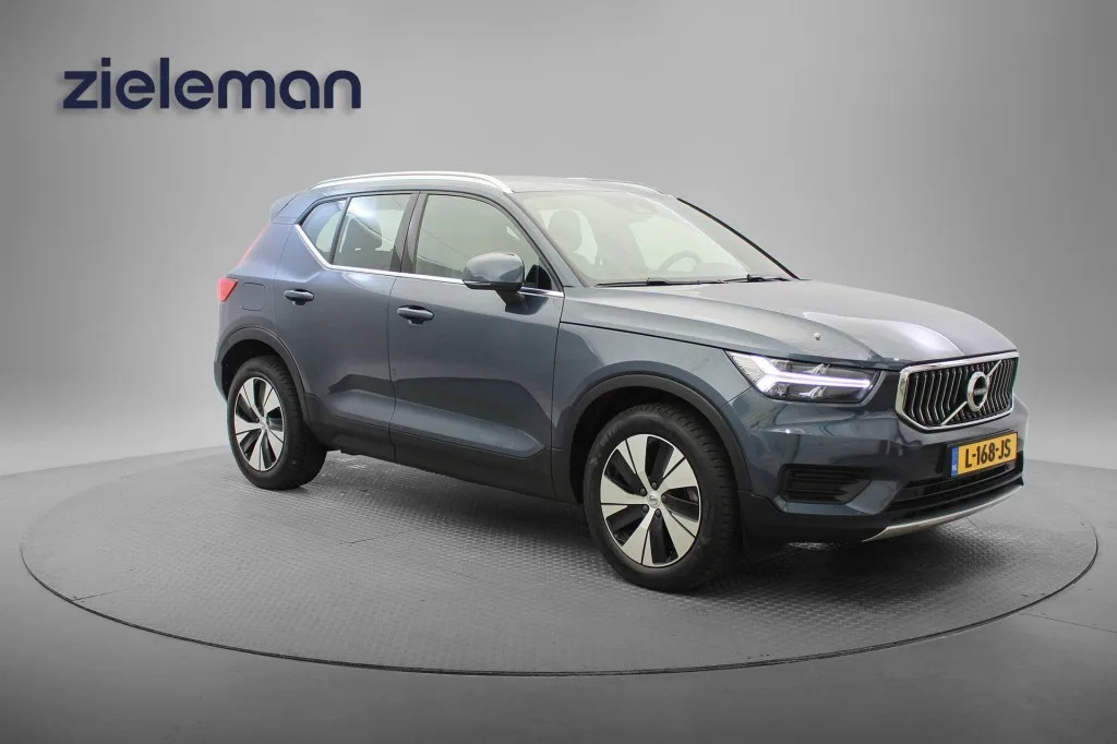 Volvo XC40 (2021) — foto 1