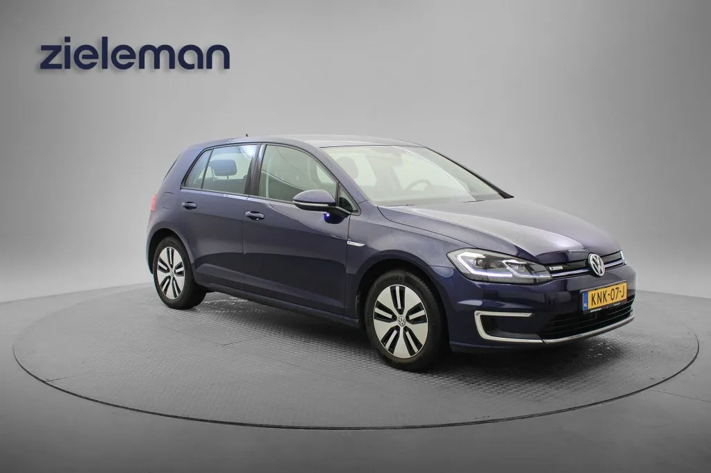 Volkswagen E-GOLF (2018) — foto 1