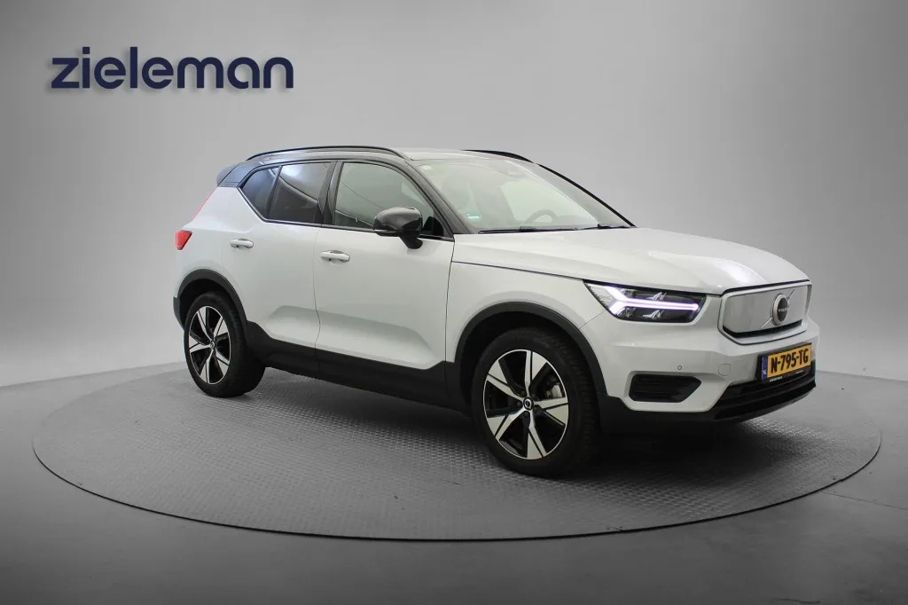 Volvo XC40 (2021) — foto 1