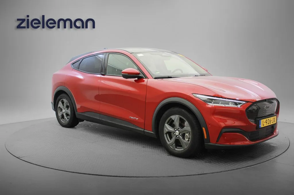 Ford Mustang Mach-E (2021) — foto 1