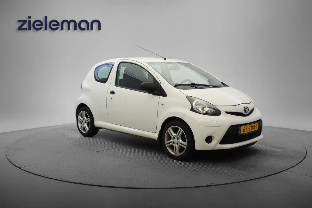Toyota Aygo (2013) — foto 1