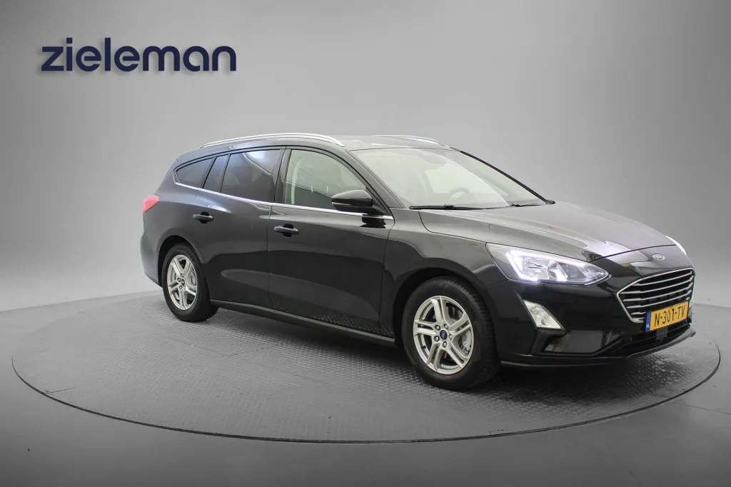Ford Focus (2022) — foto 1