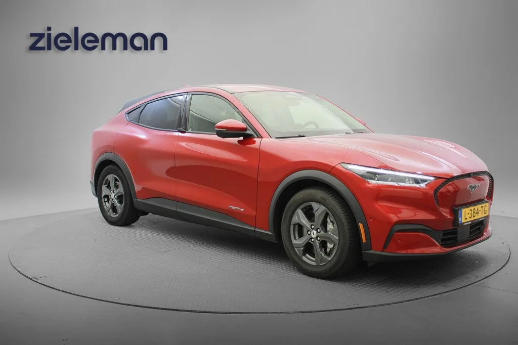 Ford Mustang Mach-E (2021) — foto 1