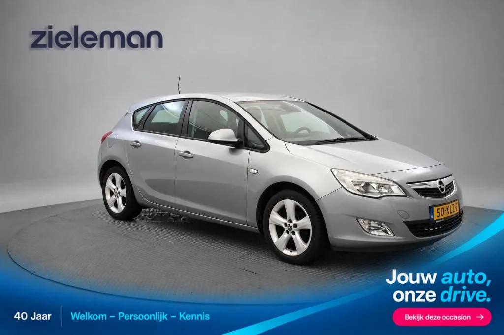 Opel Astra (2010) — foto 1