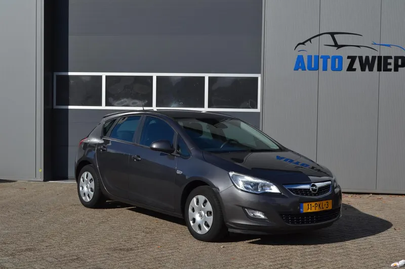 Opel Astra (2011)