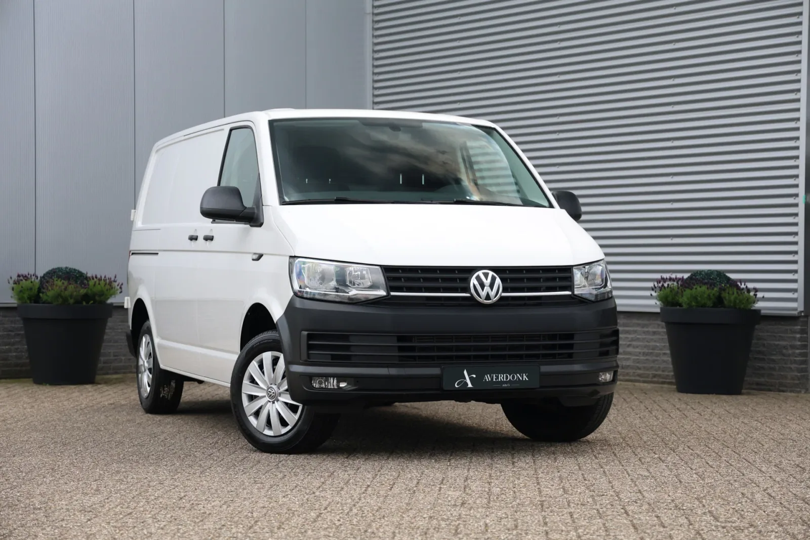 Volkswagen Transporter (2019) — foto 1
