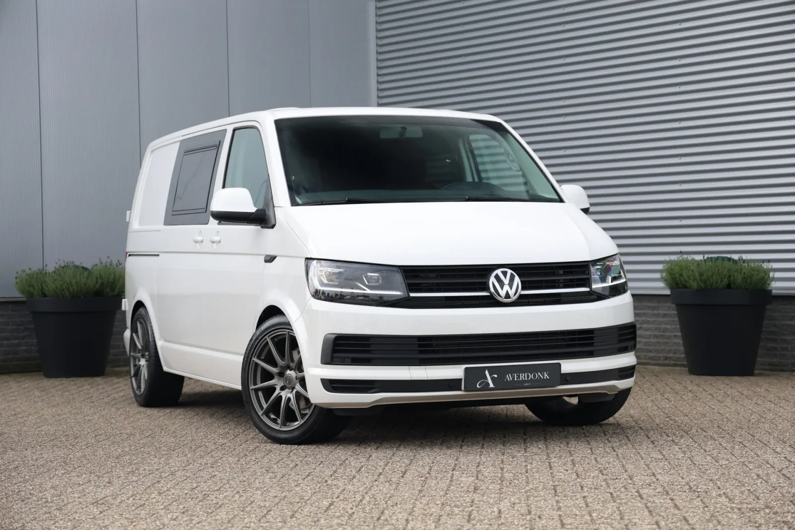 Volkswagen Transporter (2018) — foto 1