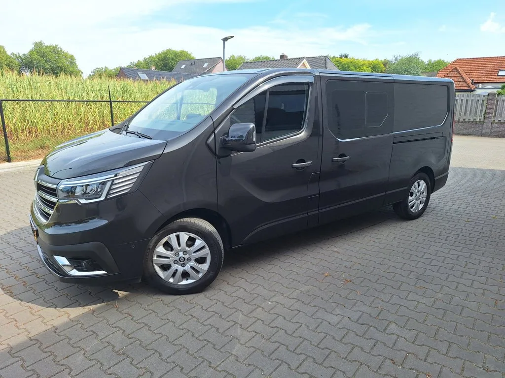 Renault Trafic (2023) — foto 1
