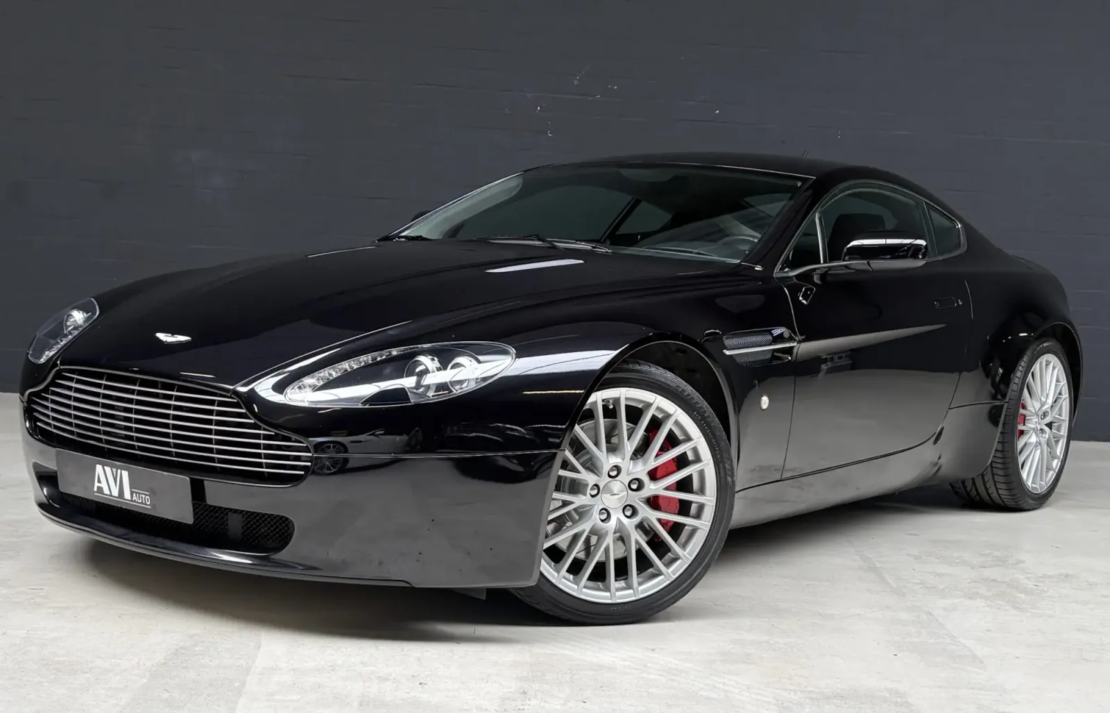 Aston Martin V8 Vantage (2026) — foto 1