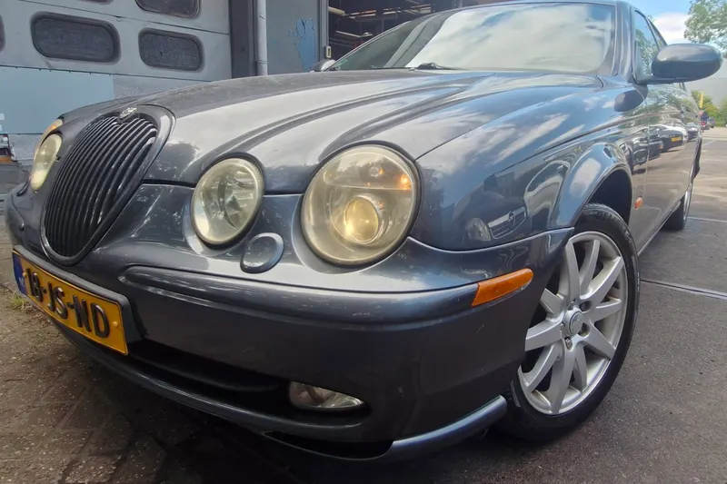 Jaguar S-Type (2002)