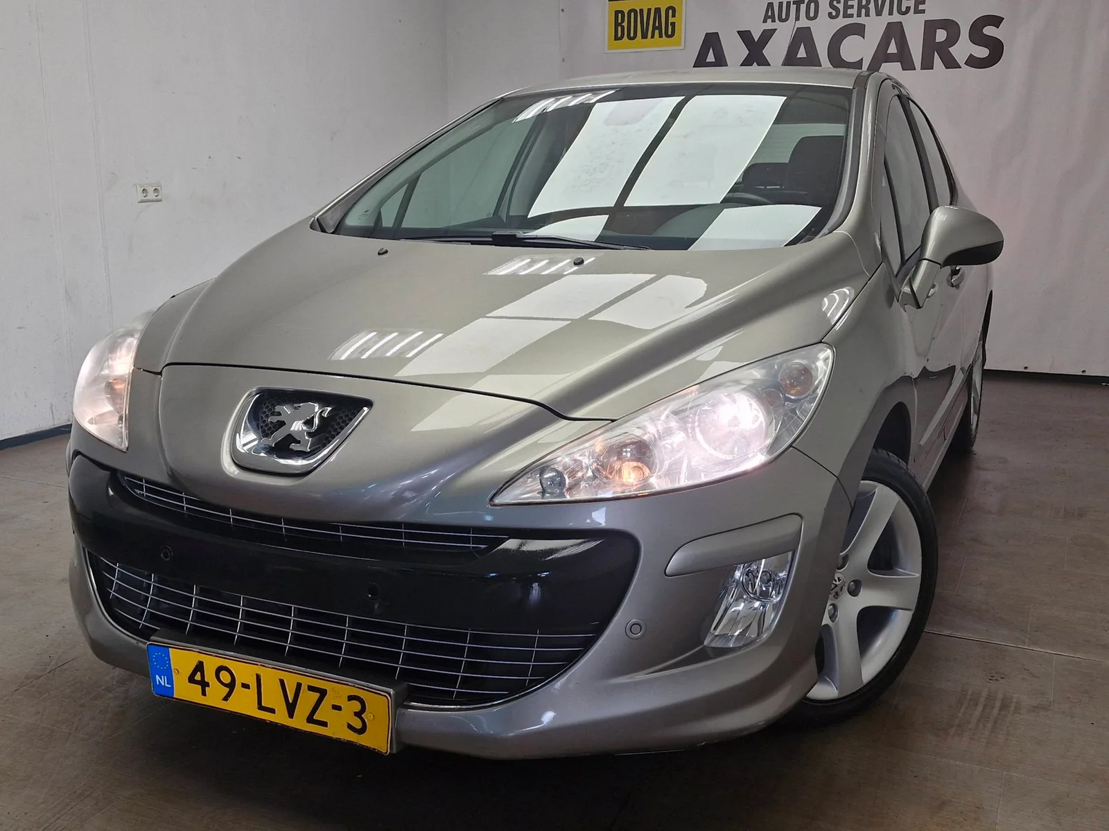 Peugeot 308 (2010) — foto 1