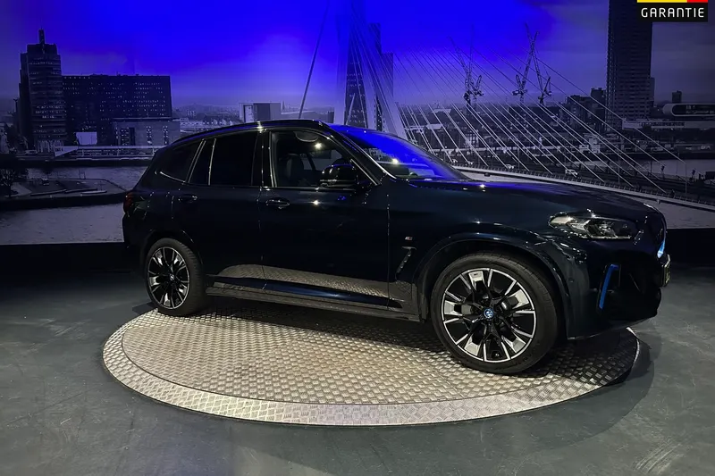 BMW iX3 (2023)