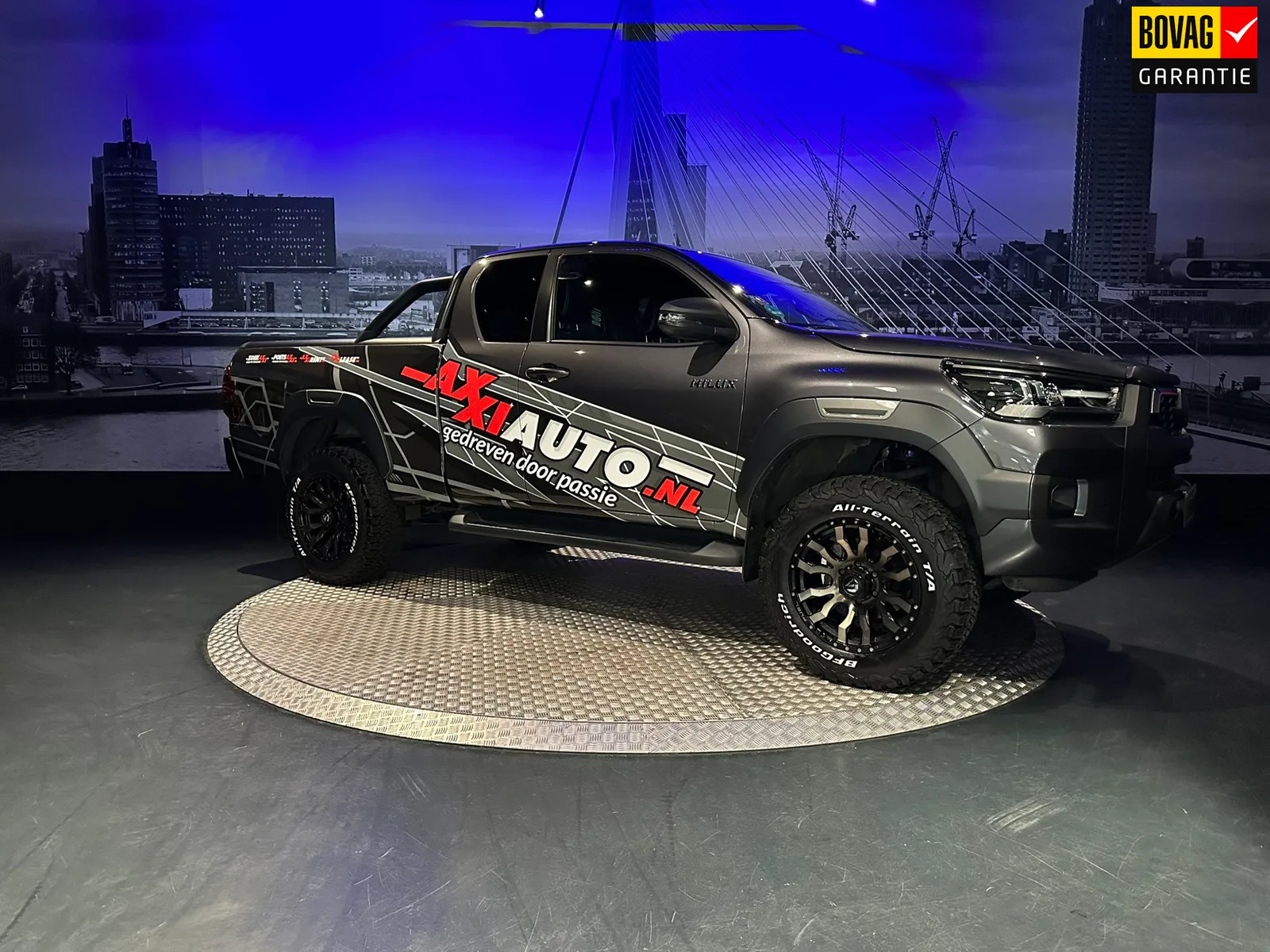 Toyota Hilux (2024) — foto 1