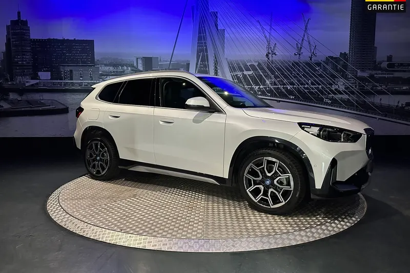 BMW iX1 (2024)