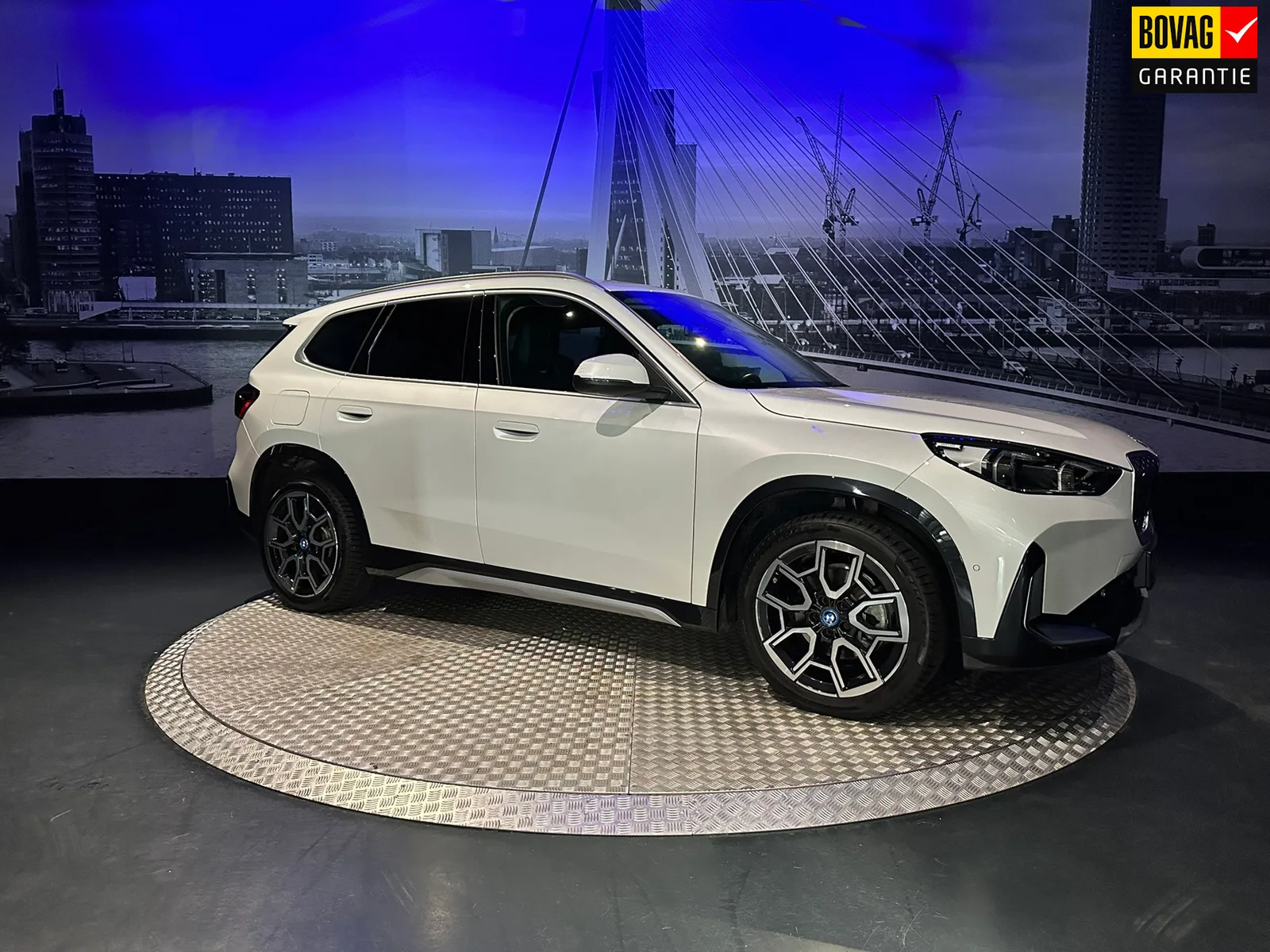 BMW iX1 (2024) — foto 1