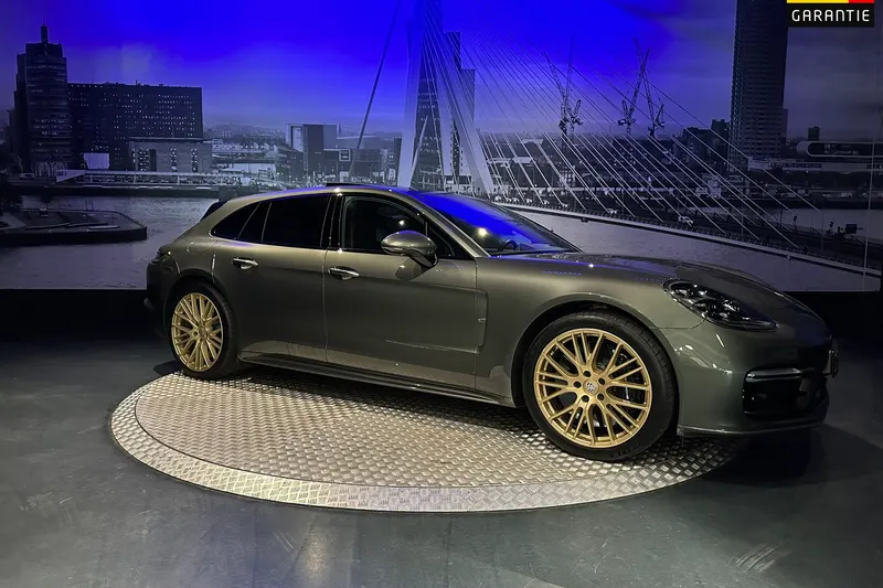 Porsche Panamera (2023)