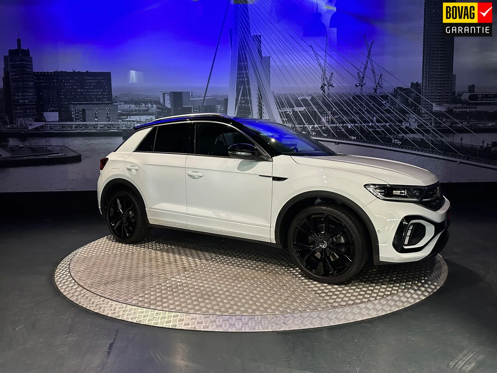 Volkswagen T-Roc (2023) — foto 1
