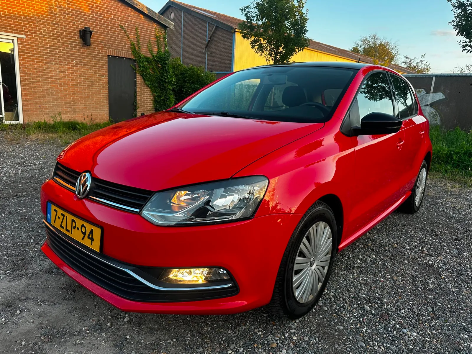 Volkswagen Polo (2015) — foto 1