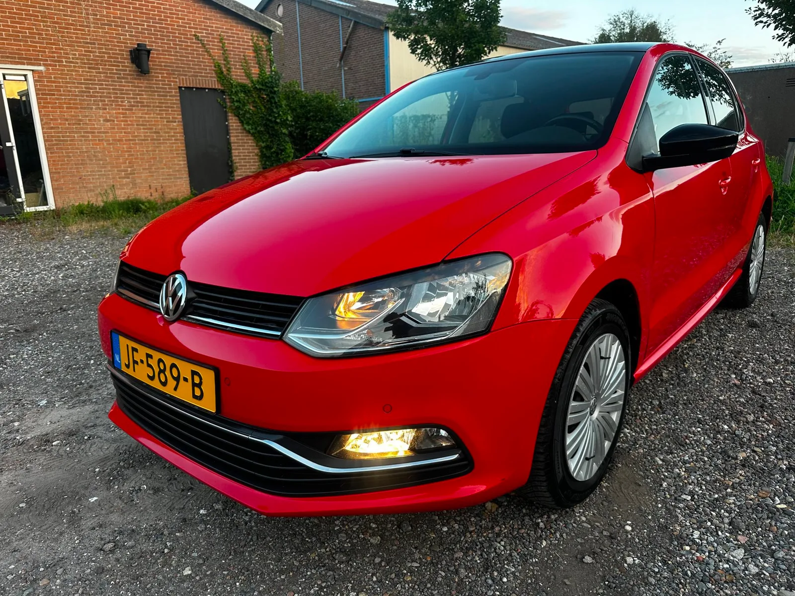 Volkswagen Polo (2016) — foto 1