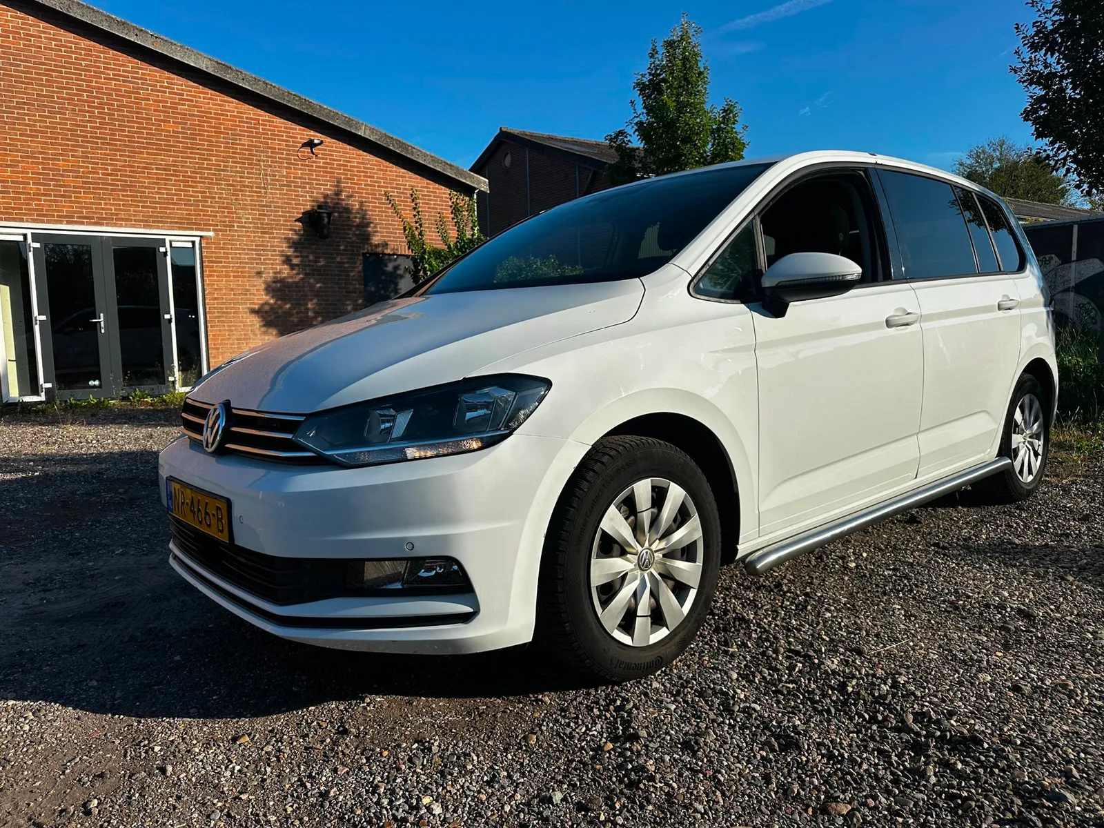 Volkswagen Touran (2017) — foto 1