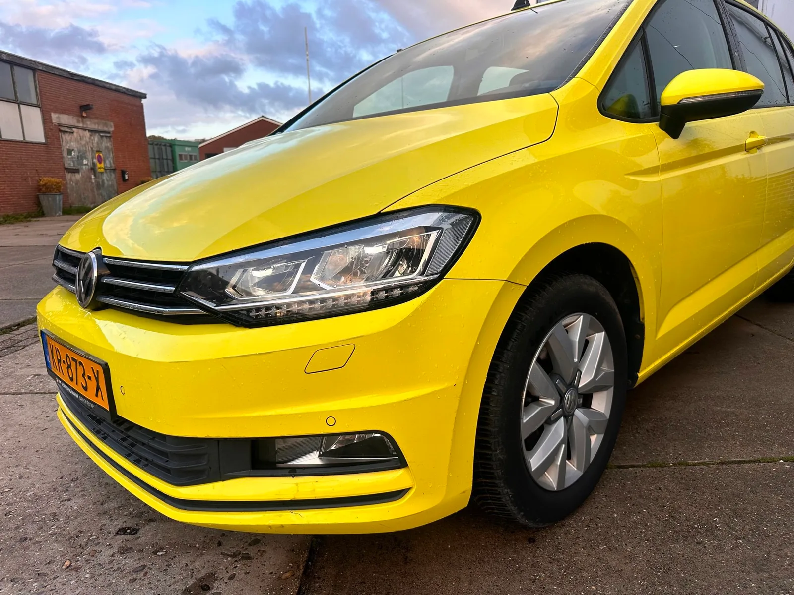 Volkswagen Touran (2016) — foto 1