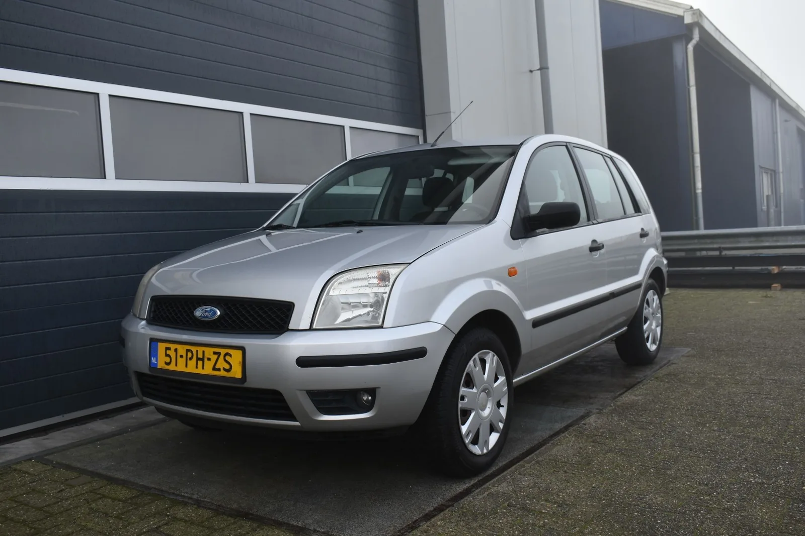 Ford Fusion (2004) — foto 1