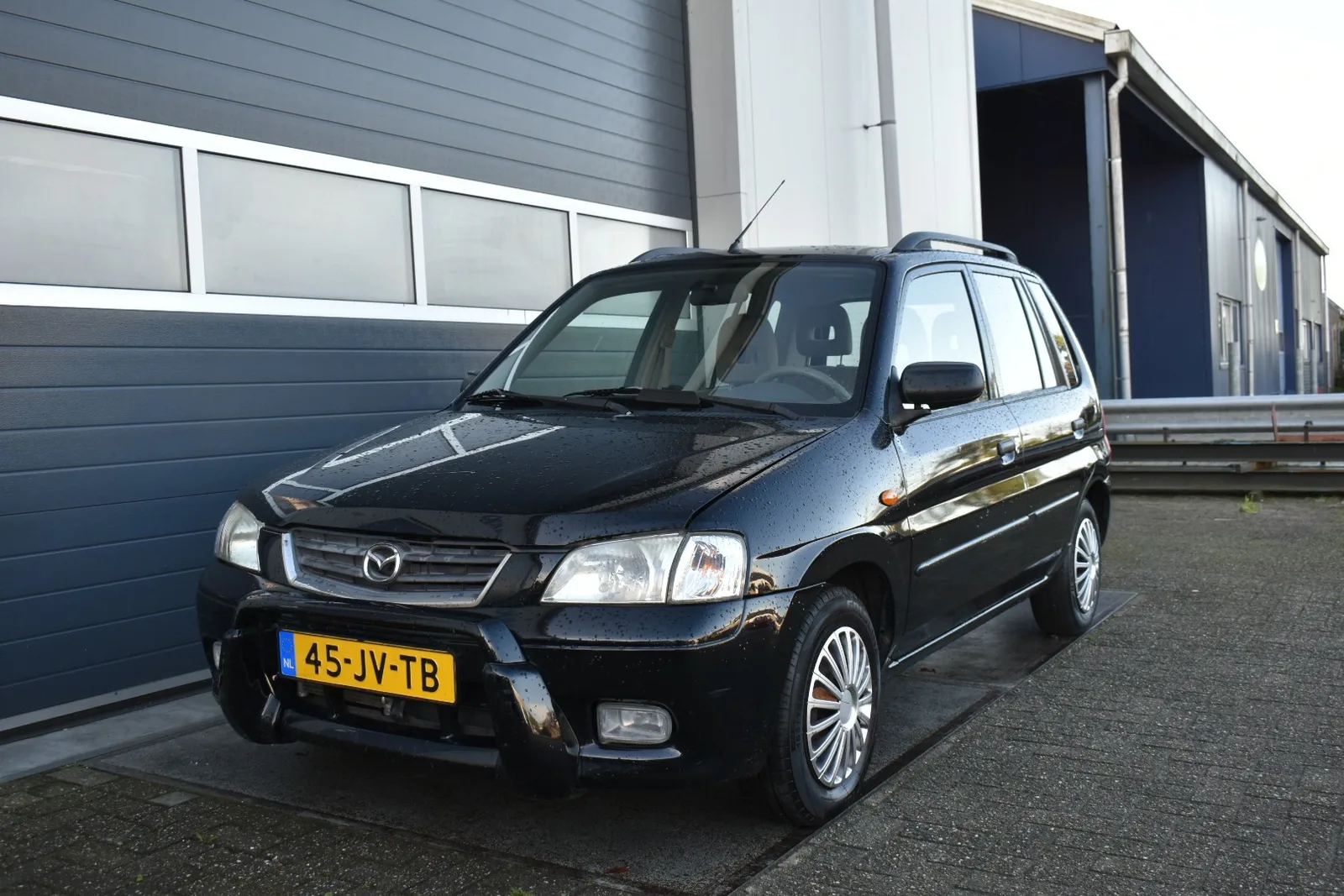 Mazda Demio (2002) — foto 1
