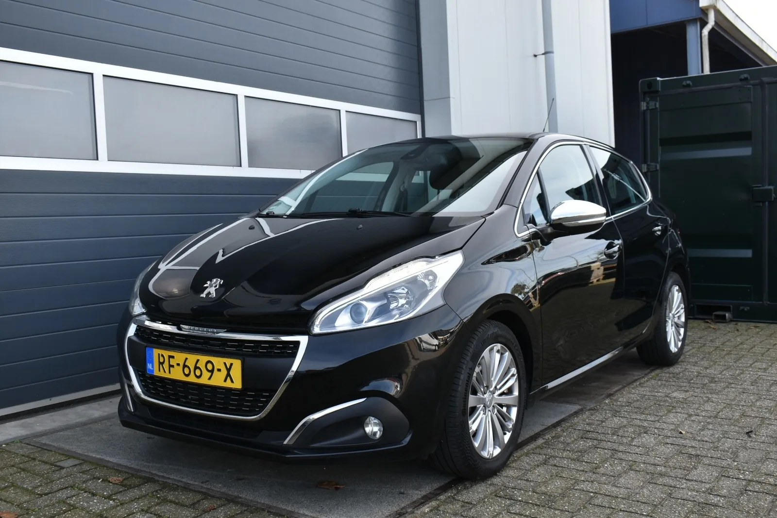 Peugeot 208 (2017) — foto 1