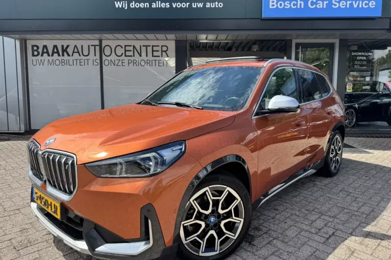 BMW iX1 (2023)