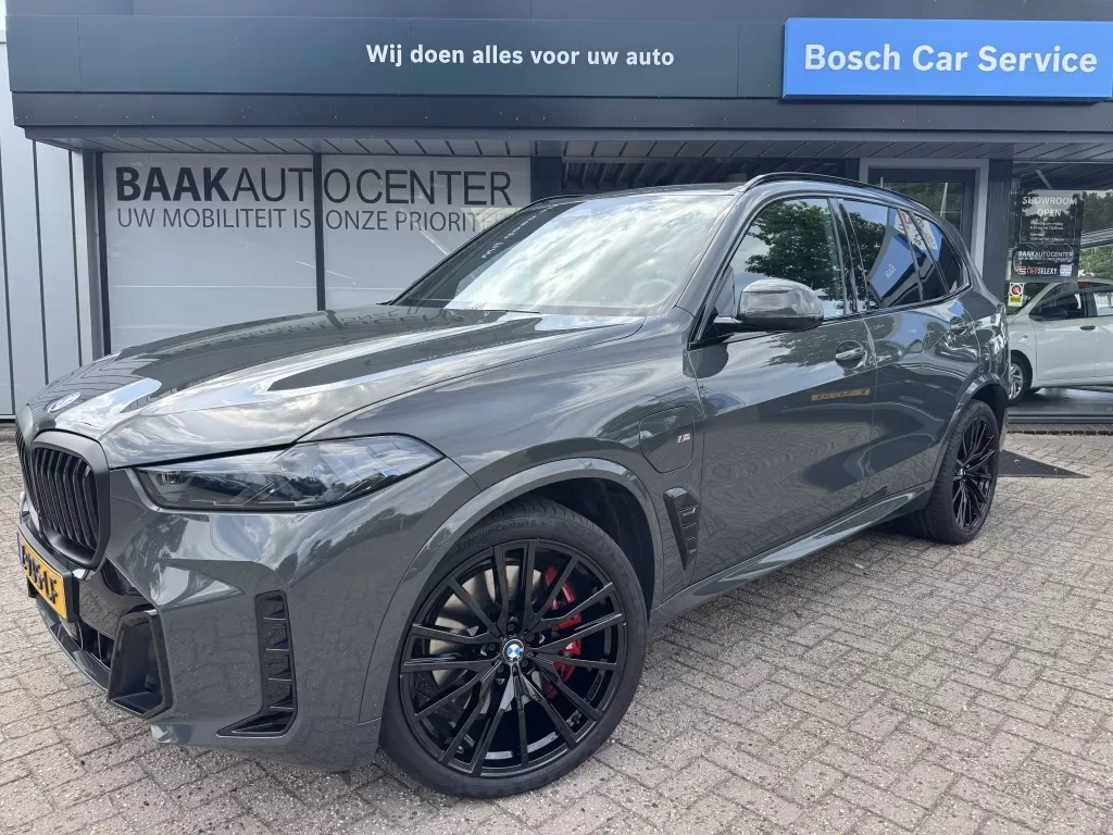 BMW X5 (2024) — foto 1