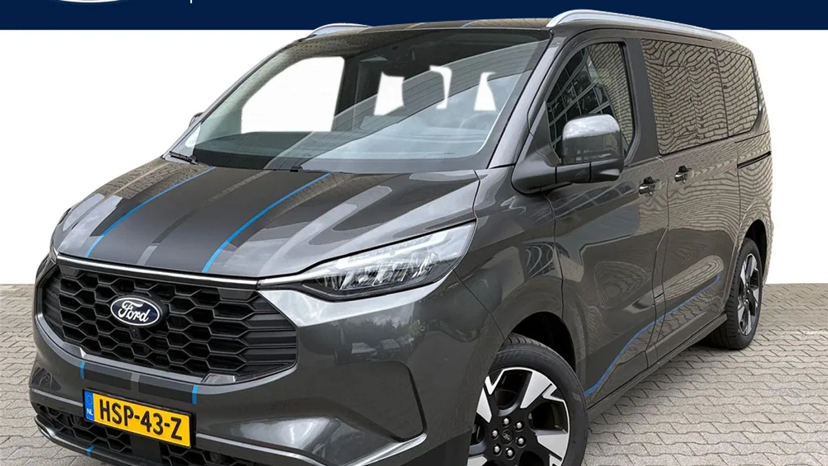 Ford Tourneo Custom (2025) — foto 1