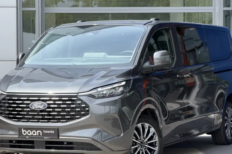 Ford Tourneo Custom (2025)