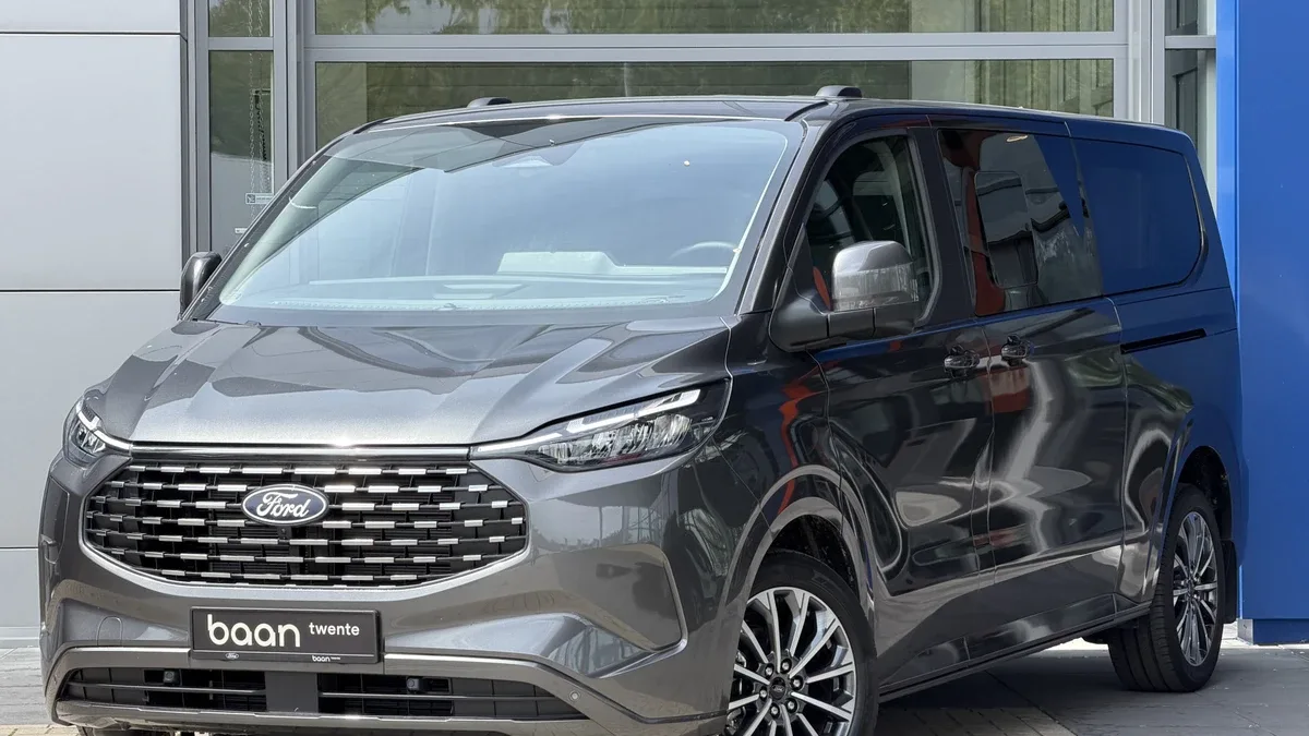 Ford Tourneo Custom (2025) — foto 1